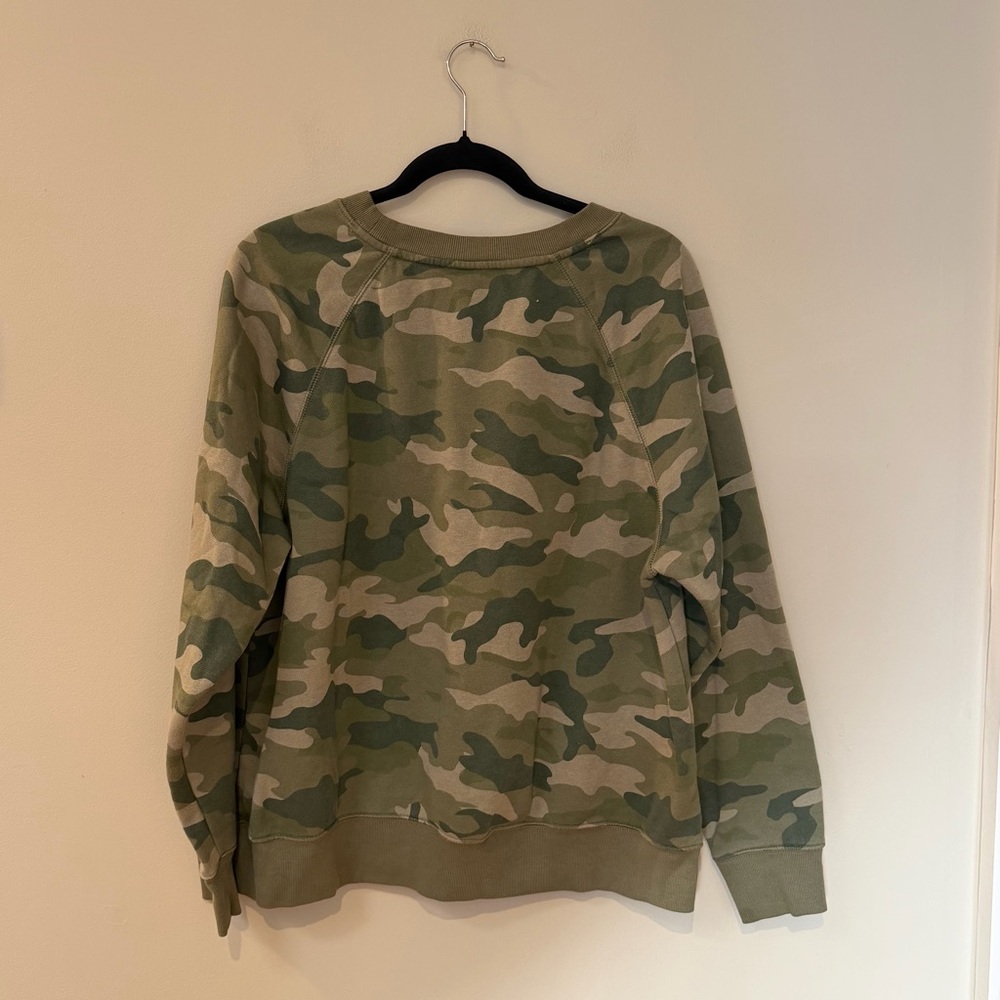 Old Navy Green Camo Crewneck Sweatshirt - Picture 4 of 7
